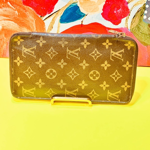 Louis Vuitton Brown Monogram zipped Wallet - Picture 13 of 14